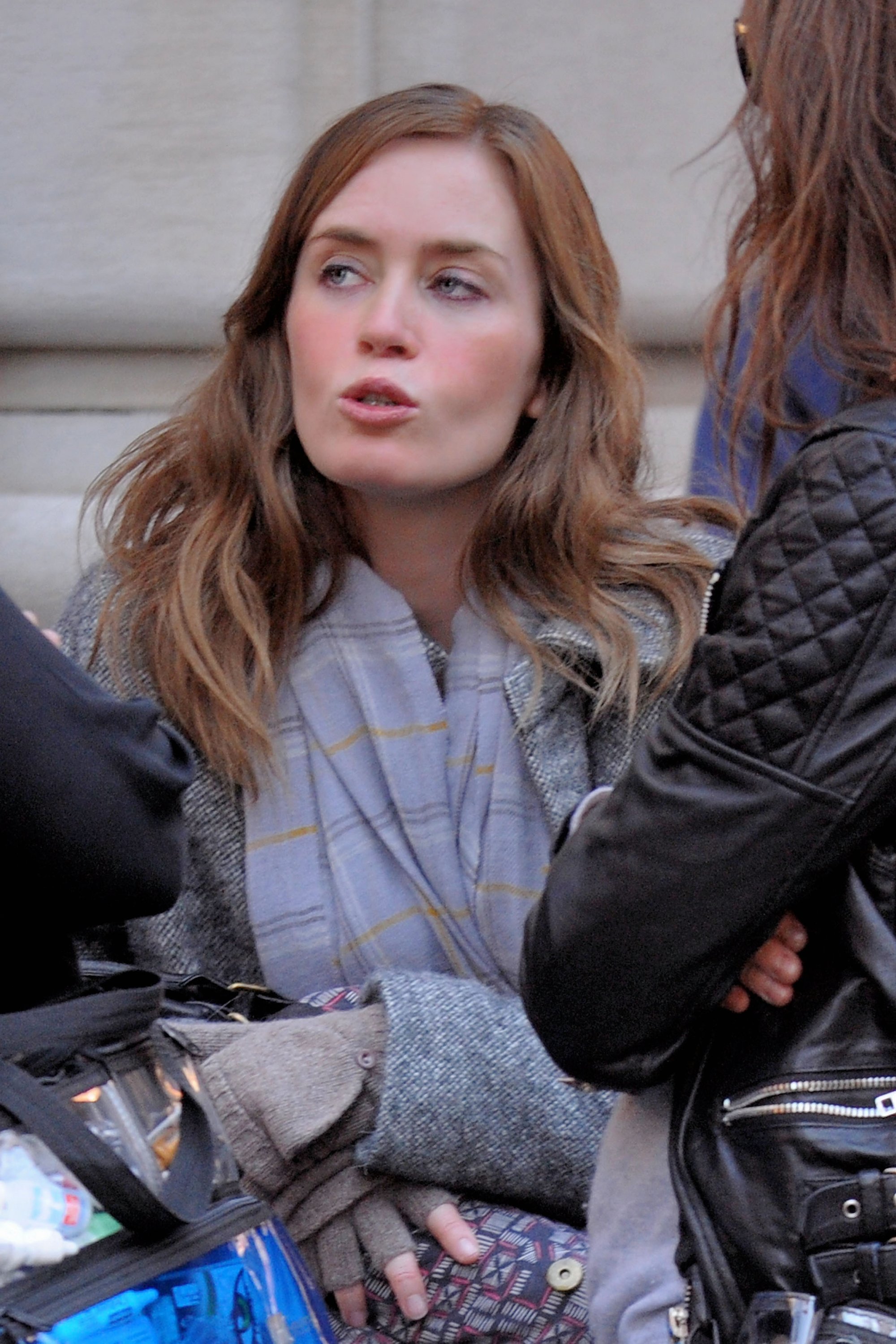 emily-blunt-the-girl-on-the-train-on-set-013.jpg