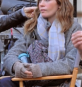 emily-blunt-the-girl-on-the-train-on-set-006.jpg