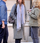 emily-blunt-the-girl-on-the-train-on-set-009.jpg
