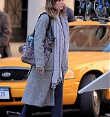 emily-blunt-the-girl-on-the-train-on-set-011.jpg