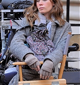 emily-blunt-the-girl-on-the-train-on-set-012.jpg