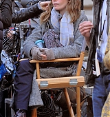 emily-blunt-the-girl-on-the-train-on-set-005.jpg