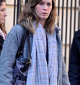 emily-blunt-the-girl-on-the-train-on-set-018.jpg